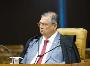 Dino derruba benefício a ex-juiz de Minas e critica criação de auxílios a magistrados