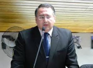 Araujo mostra áudio e diz que existem pessoas querendo denegrir sua imagem
