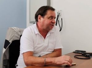 Secretário de saúde contrata empresa da própria esposa e filha para prestar serviços médicos