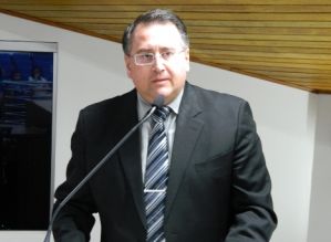Roberto Araújo pede estudo de espaço para registro de B.O na Casa do Cidadão