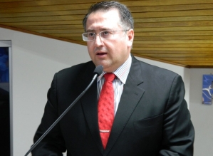 Roberto Araujo encaminha abaixo-assinado pedindo mais policiamento no Largo São João