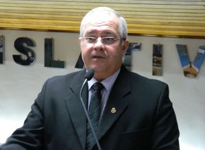 Sérgio Fernandes questiona uso de carro particular em viagens públicas