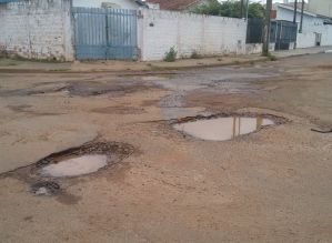 Moradores reclamam de buracos em bairros de Avaré