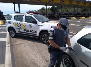 TOR flagra homem armado pela rodovia Castello Branco em Itatinga