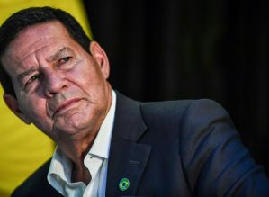 Filho de Mourão vira assessor do presidente do Banco do Brasil e triplica salário