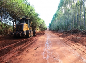 Estrada rural na Ponte Alta é alargada pela Prefeitura de Avaré