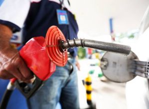 Gasolina vai subir 4% nas refinarias a partir de quinta-feira