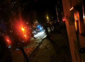 Seis PMs ficam feridos em explosão de casa após morador deixar botijões de gás abertos