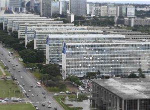 Governo paga pensão a 52 mil filhas solteiras de ex-servidores do Executivo