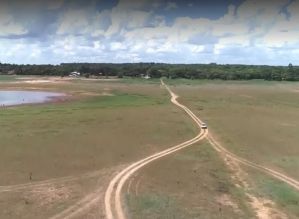 Estiagem faz estrada submersa há 58 anos reaparecer em represa de Avaré