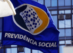 Mais pobres trabalham seis anos mais e recebem 50% menos ao se aposentar