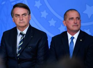 Bolsonaro tira Onyx da Casa Civil e convida general da intervenção para o cargo