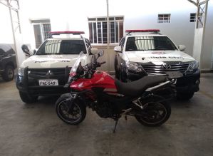 Polícia Civil indicia dupla que furtou motocicleta e extorquiu vítima em Arandu