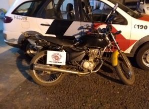 Polícia Militar flagra motorista com moto furtada em Itaí