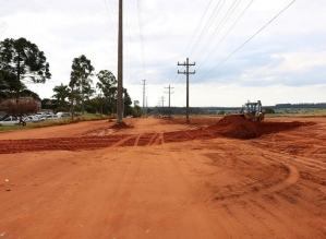 Prefeitura de Avaré alarga trecho de terra da Avenida Fuad Haspani