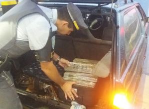 TOR prende dois com 29 tijolos de maconha