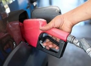 Petrobras aumenta preço da gasolina em 7,5%, primeira alta do governo Lula
