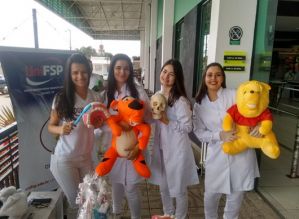 UniFSP: Como escovar os dentes: calouras de Odonto “dão aula”