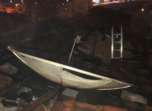 Casa pega fogo durante a madrugada em Taquarituba