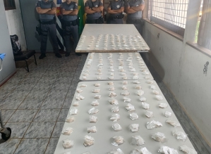 Homem é preso com quase duas mil porções de cocaína em pousada no interior de SP