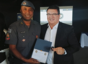 Delegado Seccional de Polícia é agraciado com honraria pelo Batalhão da Polícia Militar