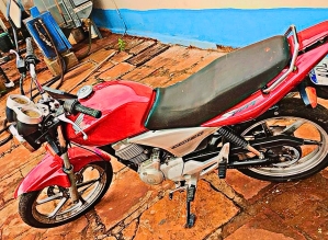 Moto furtada em Piraju é localizada por policiais civis em oficina de Taguaí