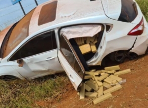 Jovem é preso com mais de 700 quilos de maconha após bater carro durante perseguição