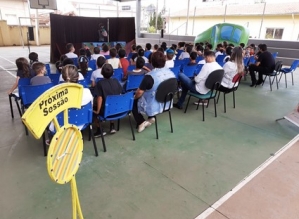 Teatro de bonecos é apresentado a alunos da Rede Municipal de Ensino