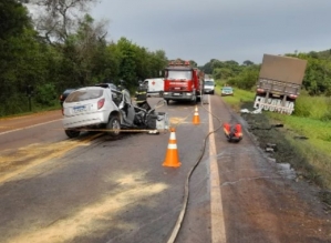 Motorista de carro morre em acidente com caminhão em rodovia de Itaí