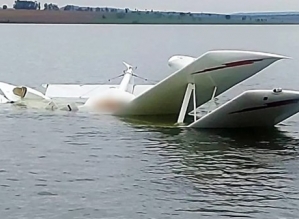 Avião cai em represa de Paranapanema; duas pessoas morreram