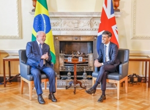 Governo Lula põe sob sigilo lista de servidores que ocuparam 57 quartos de hotel de luxo em Londres