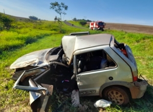 Homem morre após capotar o carro em rodovia de Taquarituba