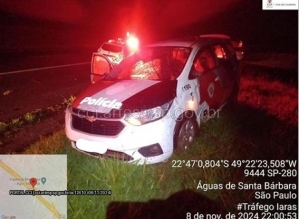 Viatura da Polícia Militar capota em rodovia do interior de SP