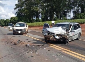 Acidente com dois carros deixa feridos e interdita a SP-249 em Itaberá