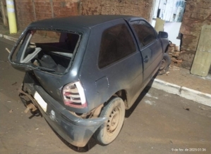 Motorista embriagado bate em carros estacionados e atinge muro de casa em Taquarituba