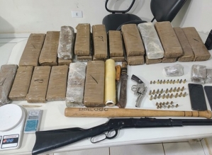 Casal é preso com armas e mais de 20 kg de drogas em rodovia de Piraju