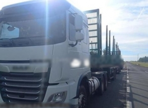 Motorista sofre mal súbito e morre após parar carreta no acostamento da SP-280 em Itatinga