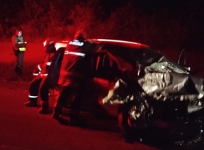 Mulher morre após batida frontal entre dois carros em Paranapanema