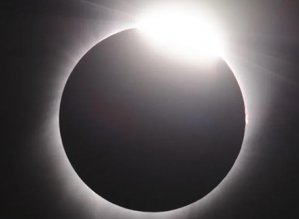 Eclipse solar híbrido que acontece somente a cada 10 anos ficará visível nesta quinta-feira