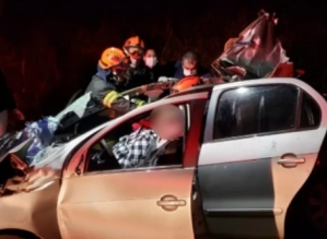 Idoso morre em acidente entre carros e cavalos na SP-255