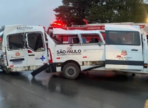 Acidente entre van da Saúde e caminhão provoca quatro mortes no interior de SP