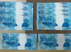 Polícia Federal prende homem com encomenda de mais de R$ 2 mil em notas falsas em Itaí