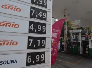 Queda de preços pela Petrobras não chega ao consumidor, e governo vê indícios de fraudes