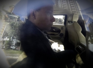 PF apreende celular de Mauro Cid  sobre tentativa  que facilitaria saída do país