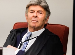 Fux descarta organização criminosa e tira de Bolsonaro responsabilidade pelo 8 de Janeiro