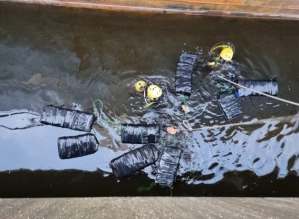 Marinha apreende mais de 200 kg de cocaína escondidos em casco de navio no Porto de Santos