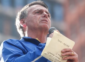 Bolsonaro diz que tem respeito e admiração por EUA após tarifaço de Trump contra Brasil