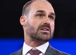 O dossiê que Eduardo Bolsonaro vai entregar à Casa Branca
