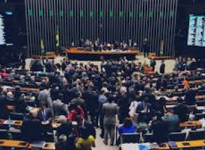 Câmara inicia análise de projeto sobre aumento no número de deputados