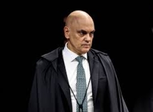 Moraes dá recados à mídia estrangeira em abertura de julgamento
